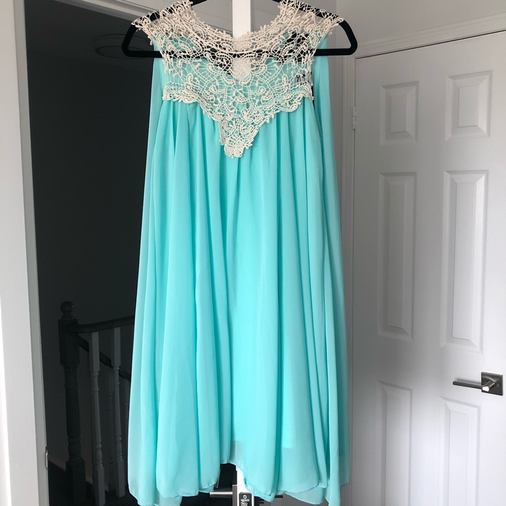 ⭐️NWT mint blue flowy dress crochet neck